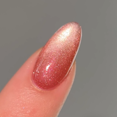 гель-лак “котяче око” Aura 