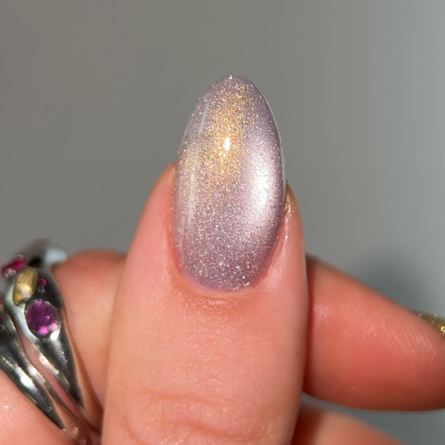 гель-лак “котяче око” Aura 